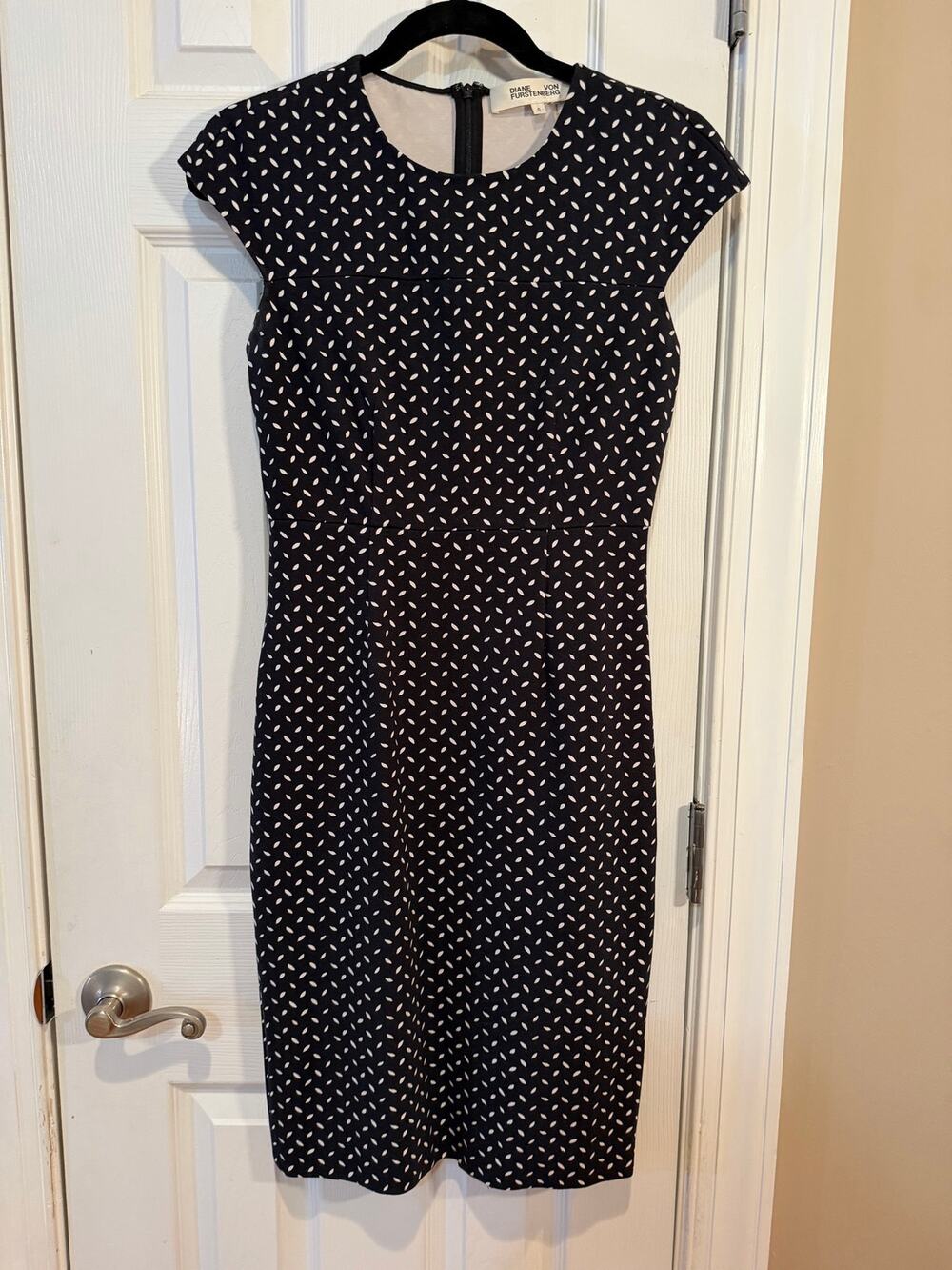 Diane von Furstenberg DVF Navy White Leaf Print Cap sleeve Cocktail dress Size 0